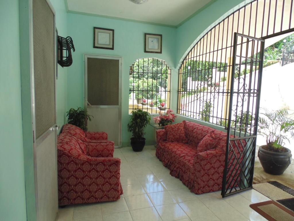 Royal Taal Inn Tagaytay City Eksteriør bilde