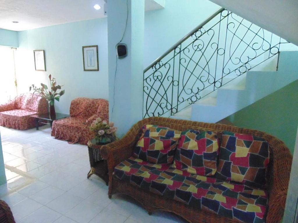 Royal Taal Inn Tagaytay City Eksteriør bilde