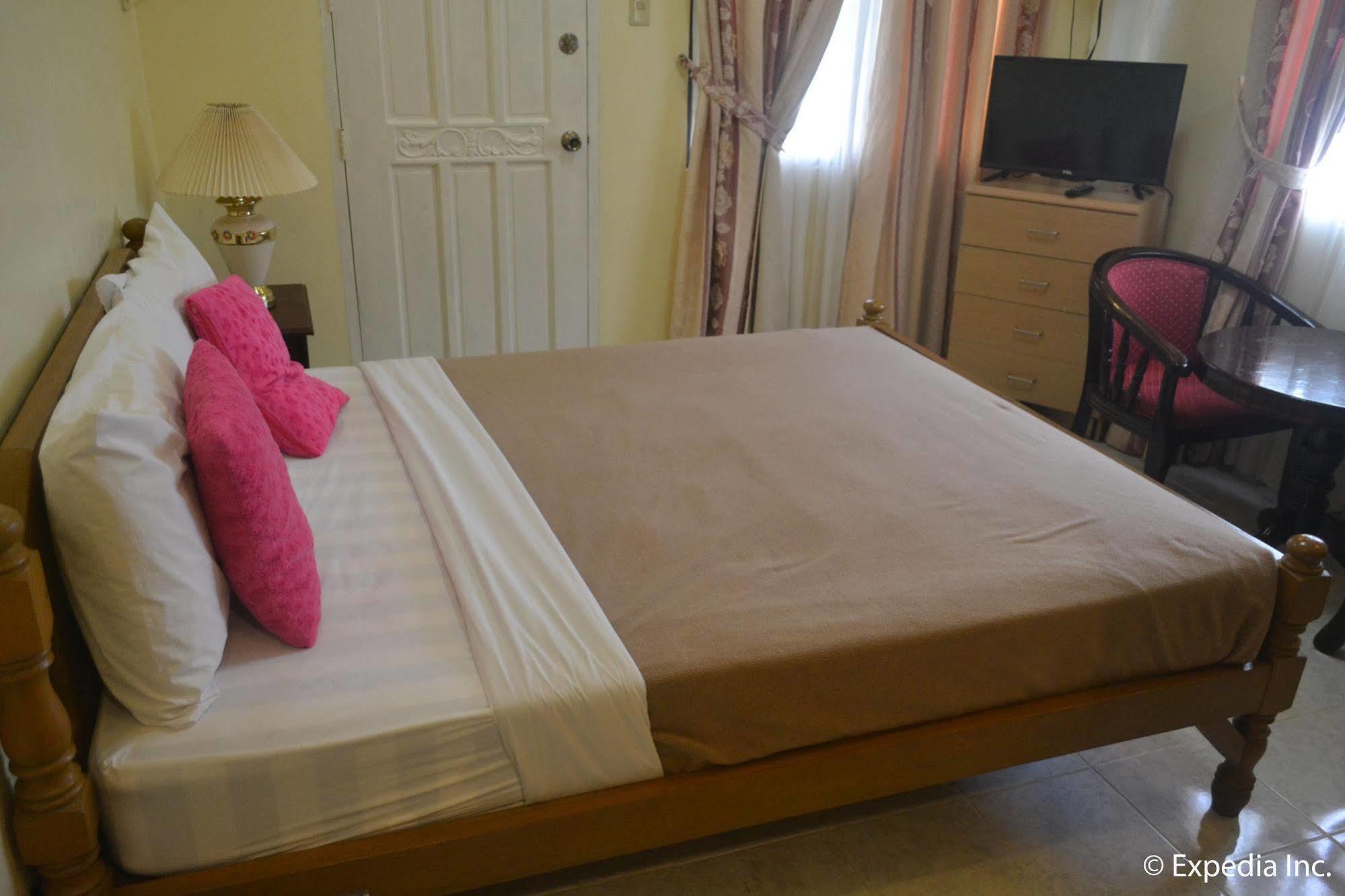 Royal Taal Inn Tagaytay City Eksteriør bilde